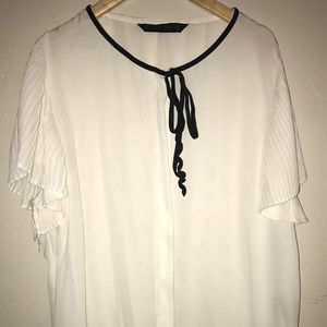Zara white buttonup tie blouse accordion sleeves